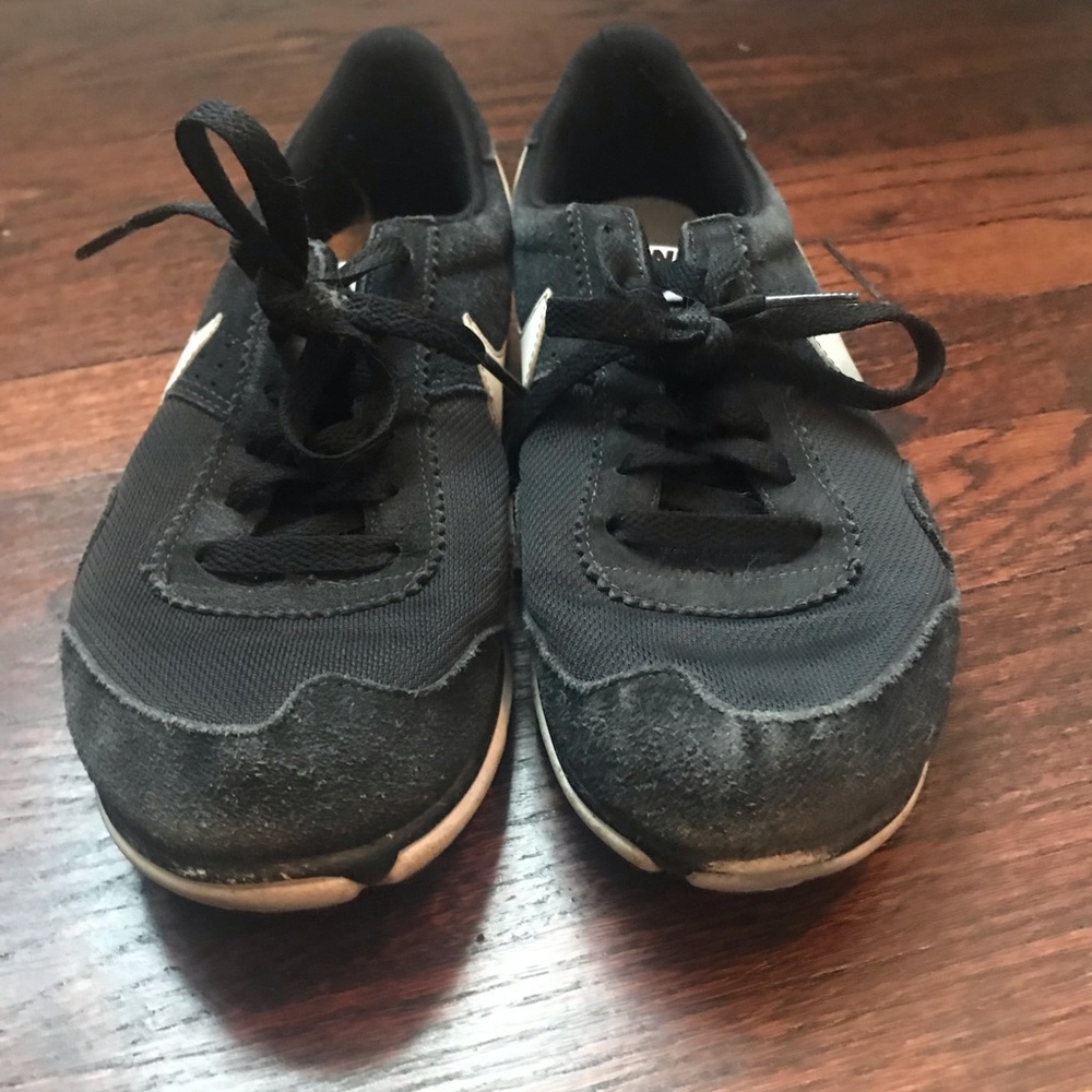 Nike Walking Shoes 7.5